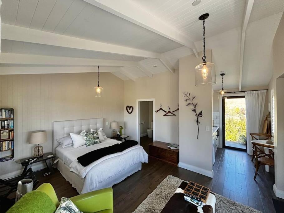 Luxury Cottage With Stunning Vineyard Views 렌윅 외부 사진