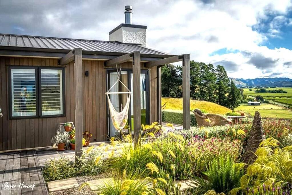 Luxury Cottage With Stunning Vineyard Views 렌윅 외부 사진