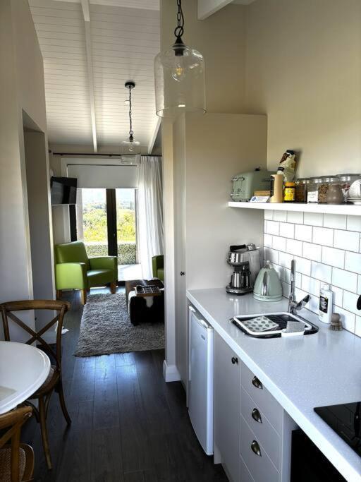 Luxury Cottage With Stunning Vineyard Views 렌윅 외부 사진